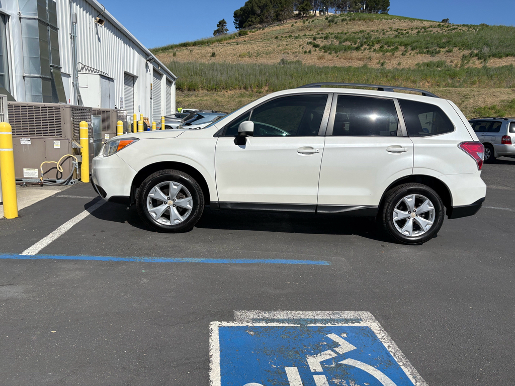 2015 Subaru Forester photo 3