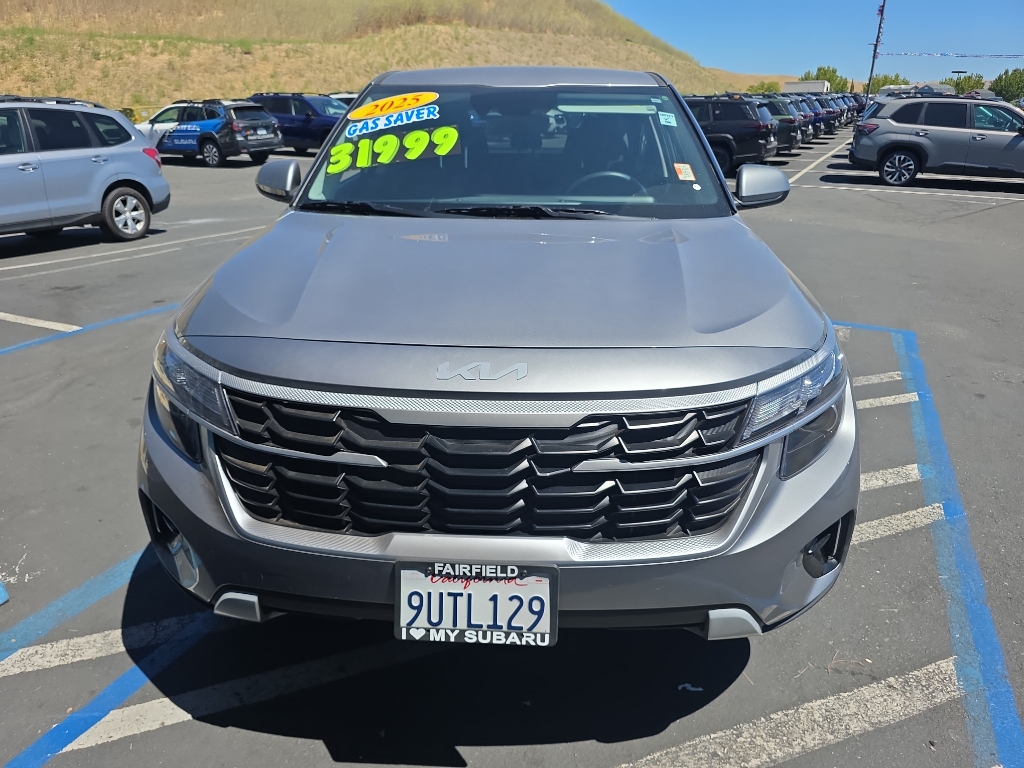2025 Kia Seltos photo 2