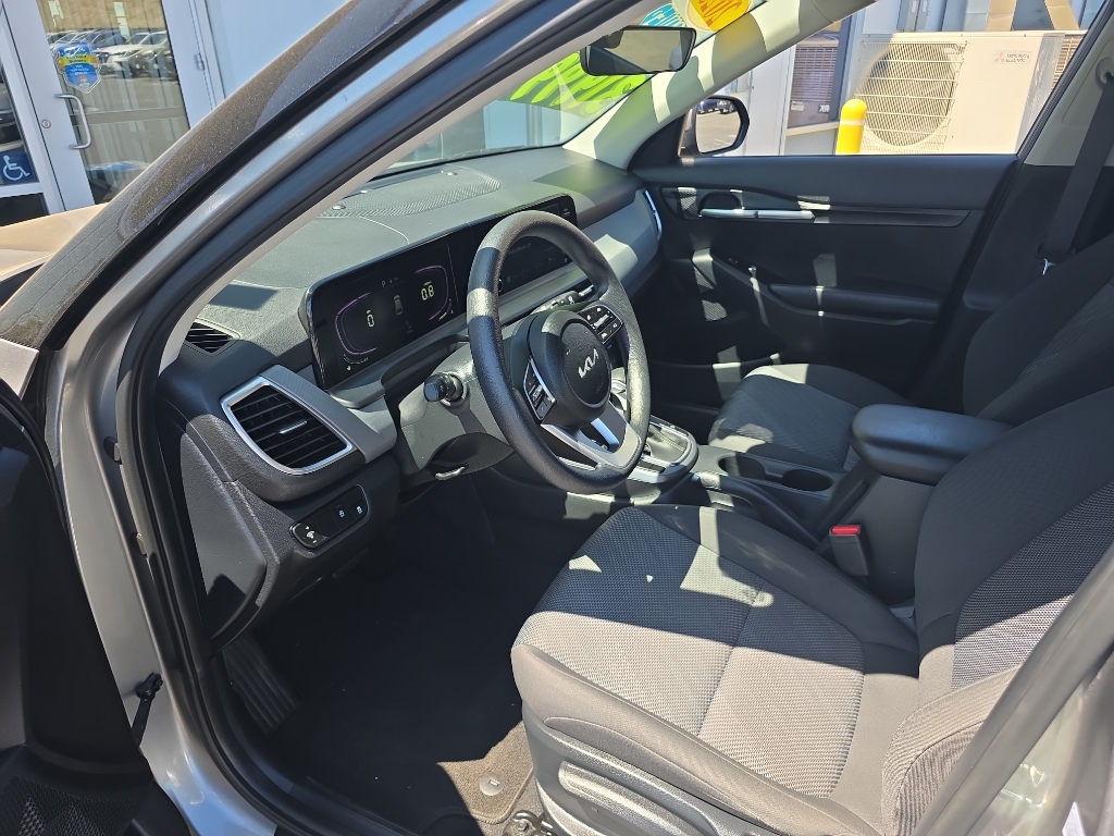 2025 Kia Seltos photo 6