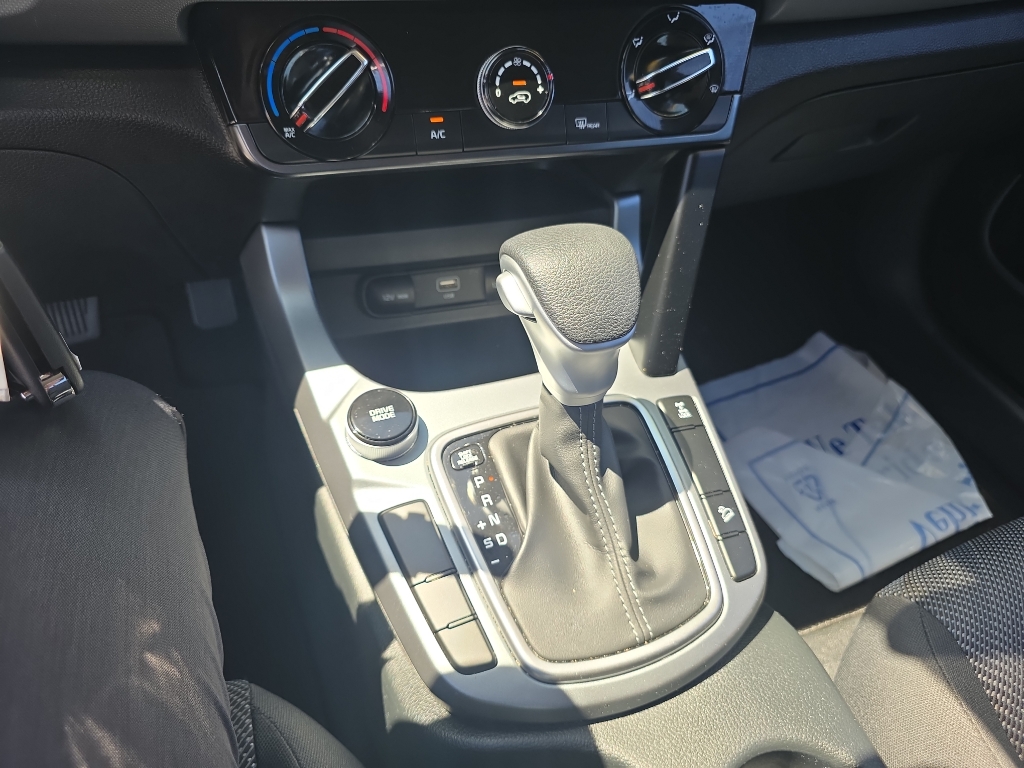 2025 Kia Seltos photo 9