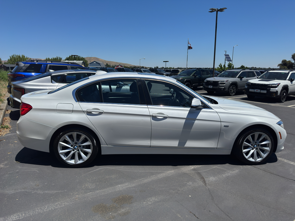 2016 BMW 3 series photo 2