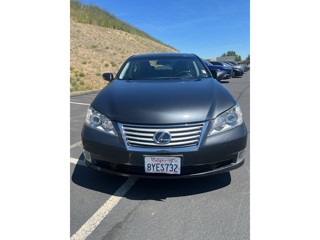 2011 Lexus ES 350 photo 2