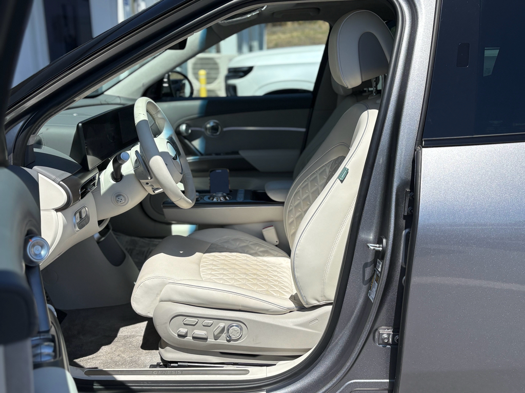 2023 Genesis GV60 photo 5