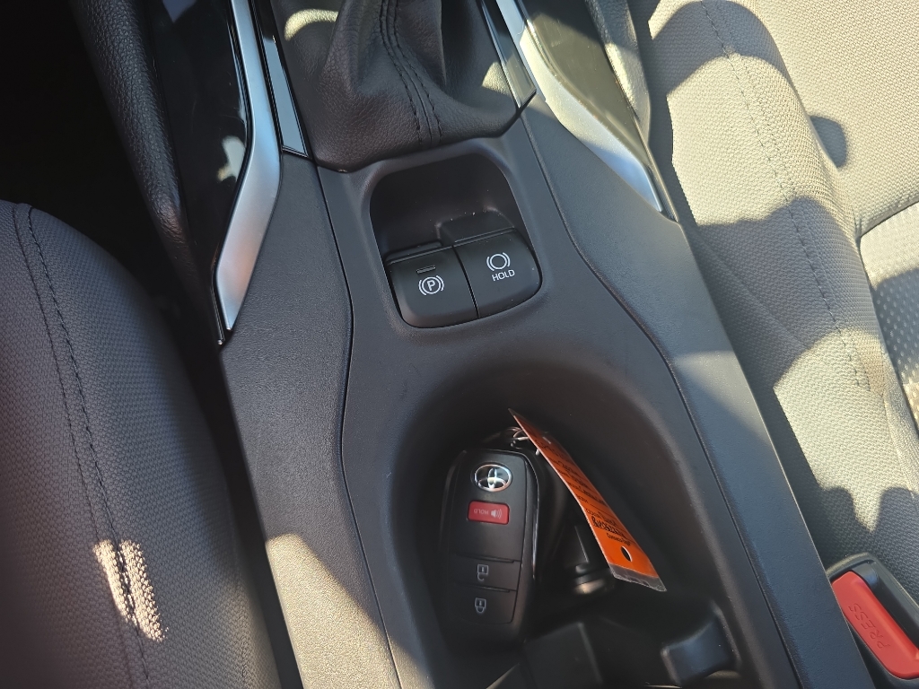 2024 Toyota Corolla Cross Hybrid photo 8