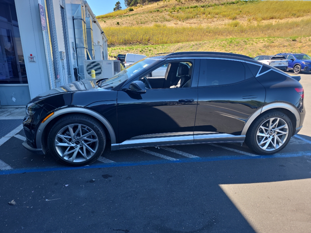 2023 Genesis GV60 photo 2