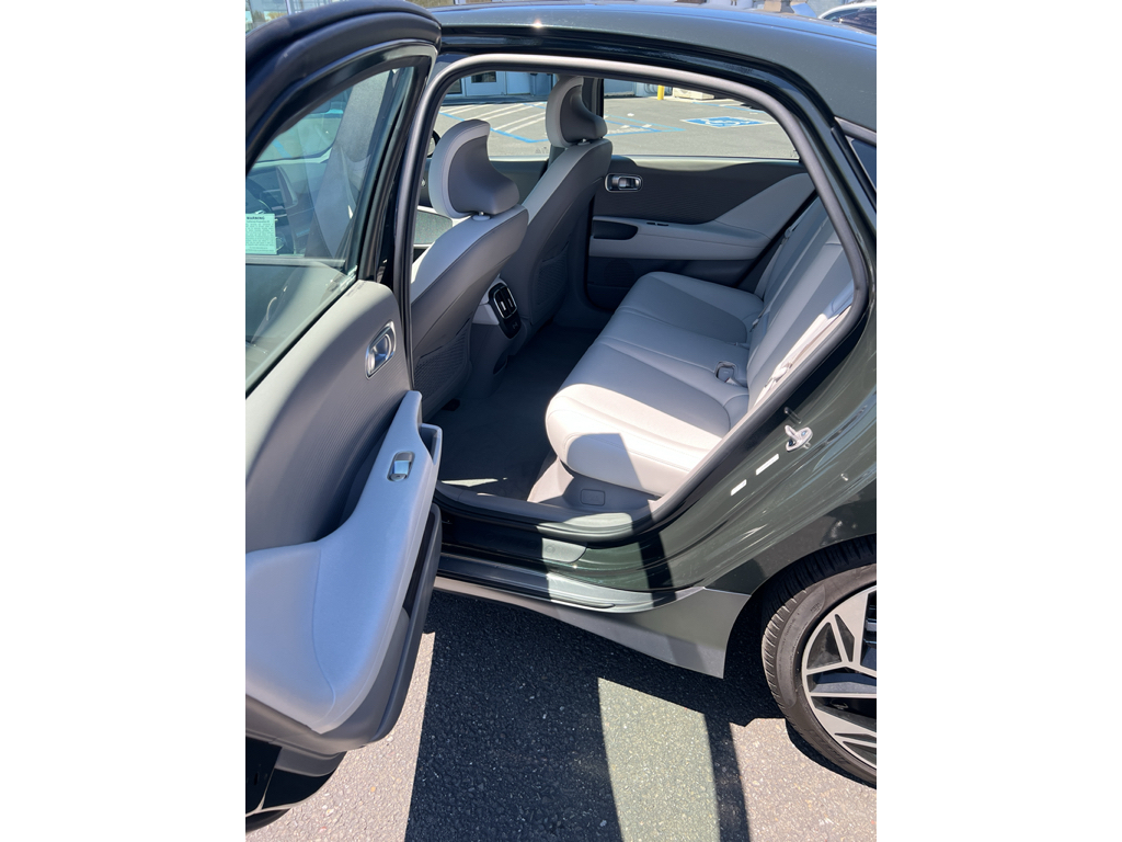 2023 Hyundai IONIQ 6 photo 6