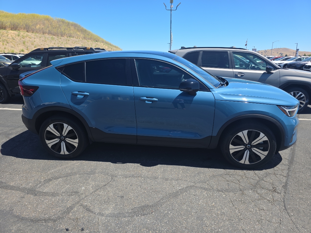 2023 Volvo C40 Recharge photo 2