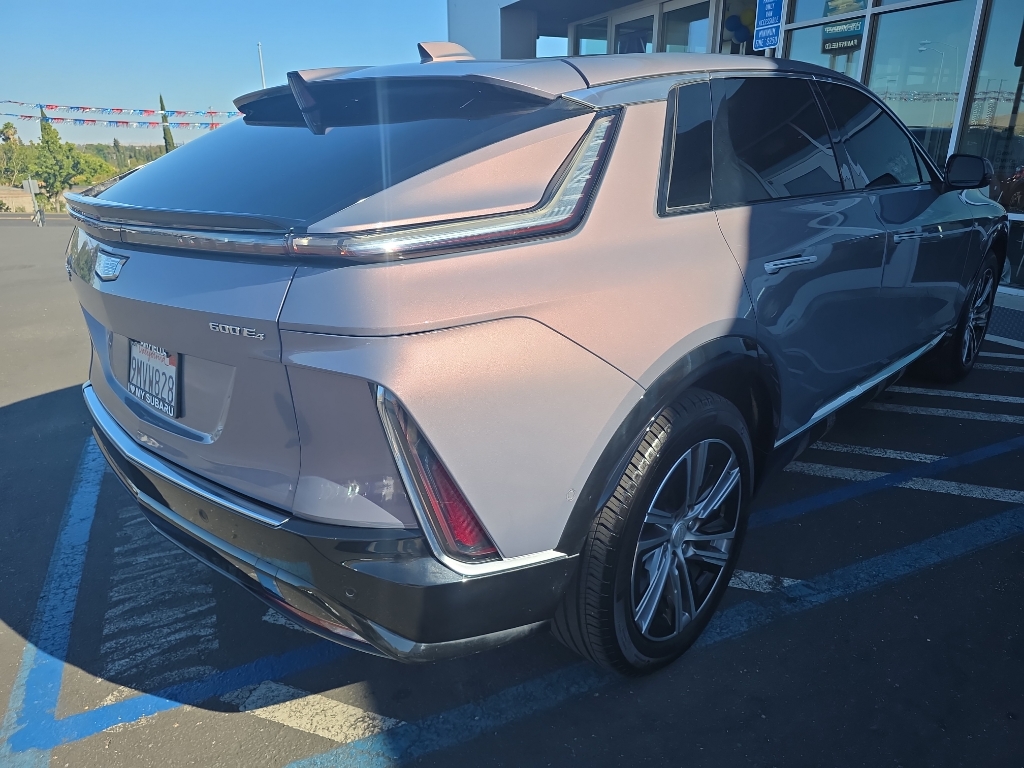 2024 Cadillac Lyriq photo 3
