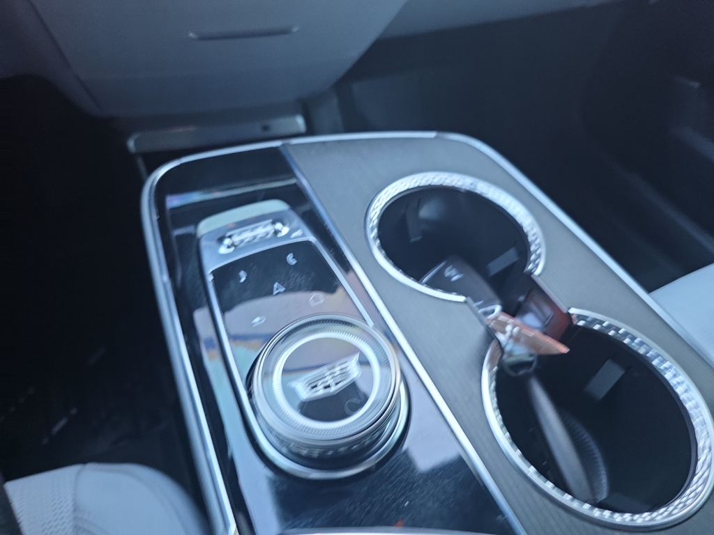 2024 Cadillac Lyriq photo 8