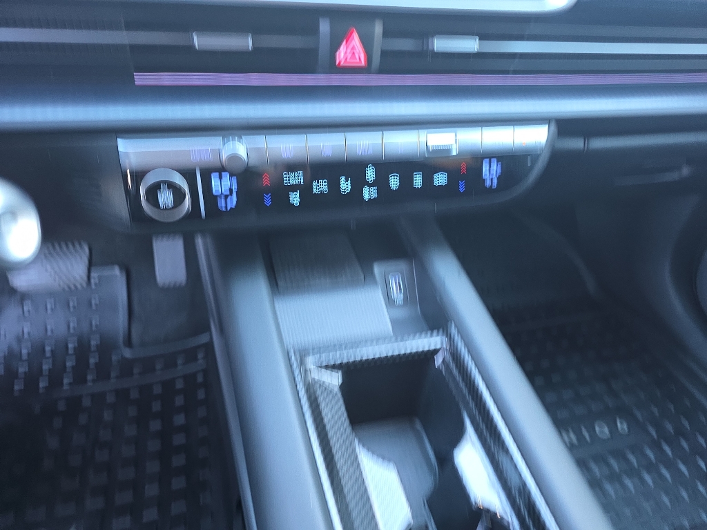 2023 Hyundai IONIQ 6 photo 8