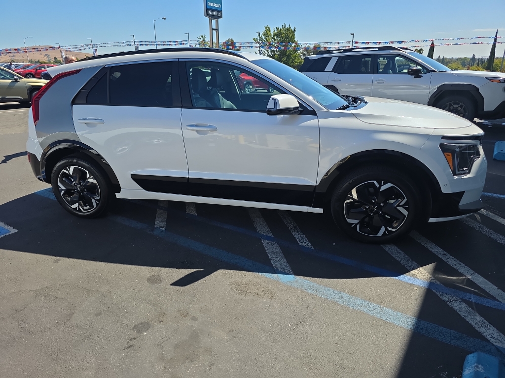 2023 Kia Niro EV photo 2