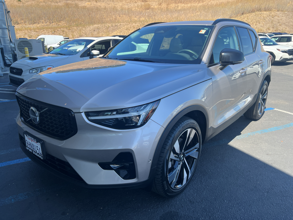 2023 Volvo XC40