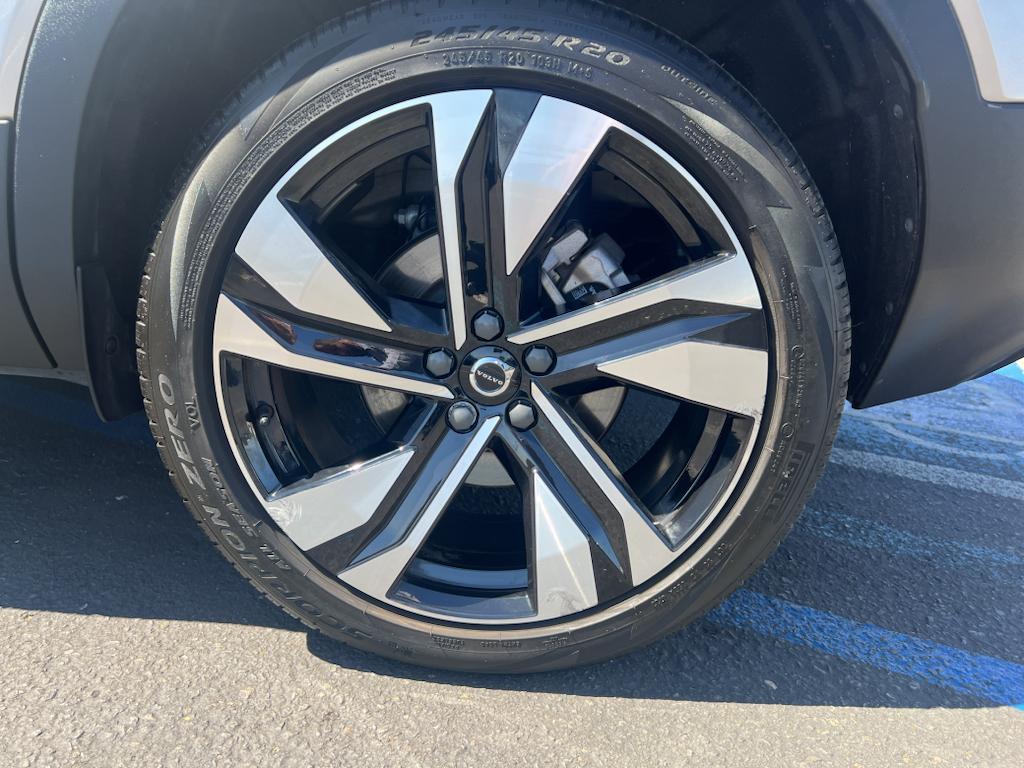 2023 Volvo XC40 photo 5