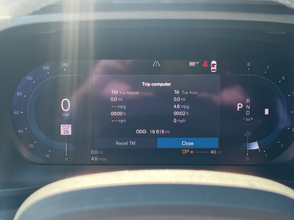 2023 Volvo XC40 photo 10