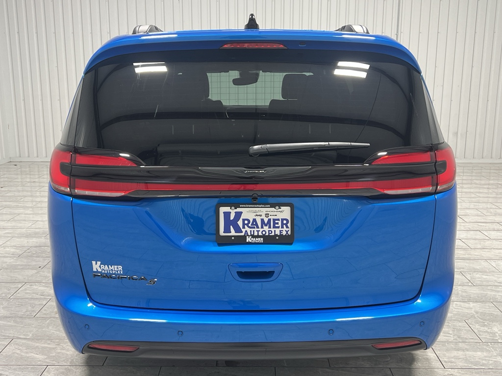 View vehicle photo 4