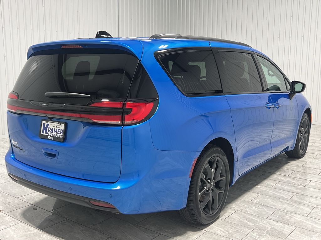View vehicle photo 5