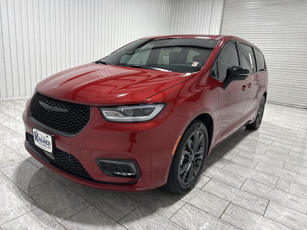 Red Hot Pearlcoat 2026 Chrysler Pacifica Minivan Front-Wheel Drive 9-Speed Automatic
