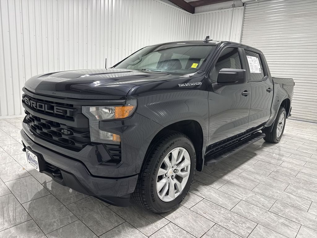 Dark Ash Metallic 2022 Chevrolet Silverado 1500 Custom Crew Cab RWD Pickup Truck 4X2 8-Speed Automatic