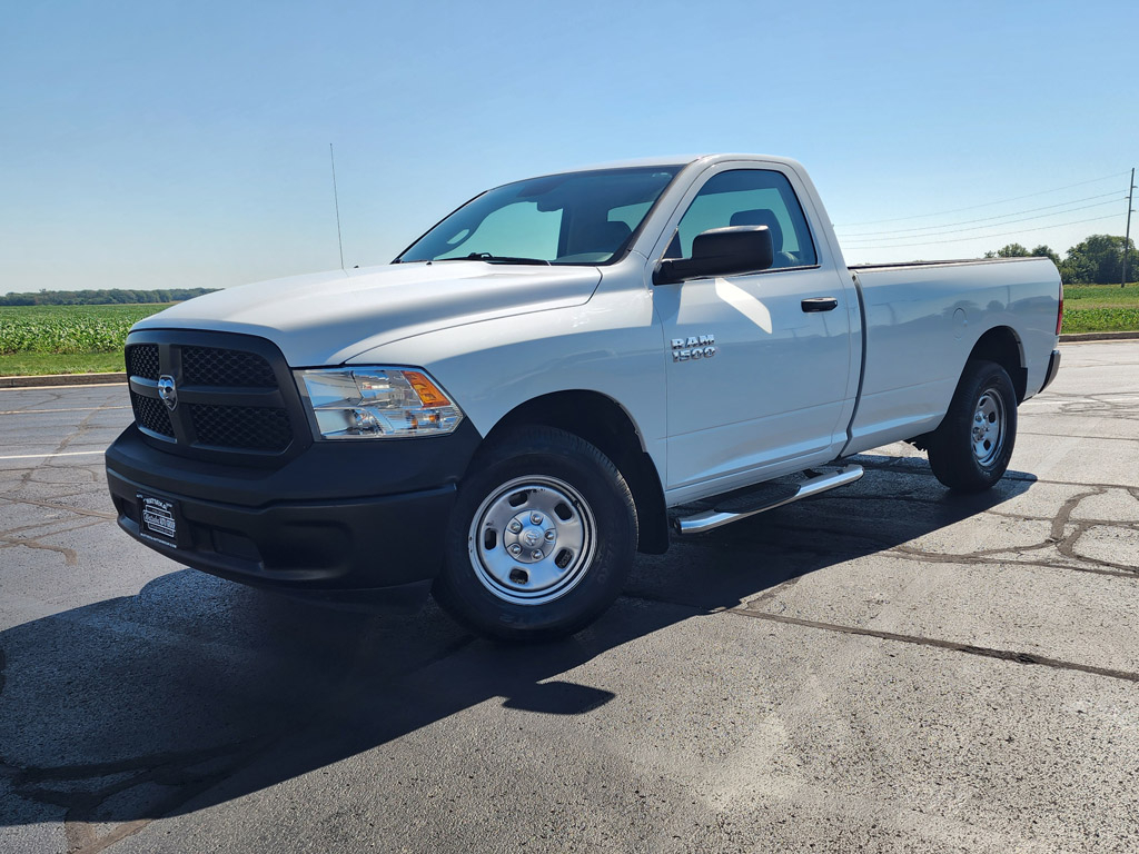 2018 RAM 1500 Blanco (Bright White Clearcoat) Camioneta Todo terreno 8 velocidades Automática