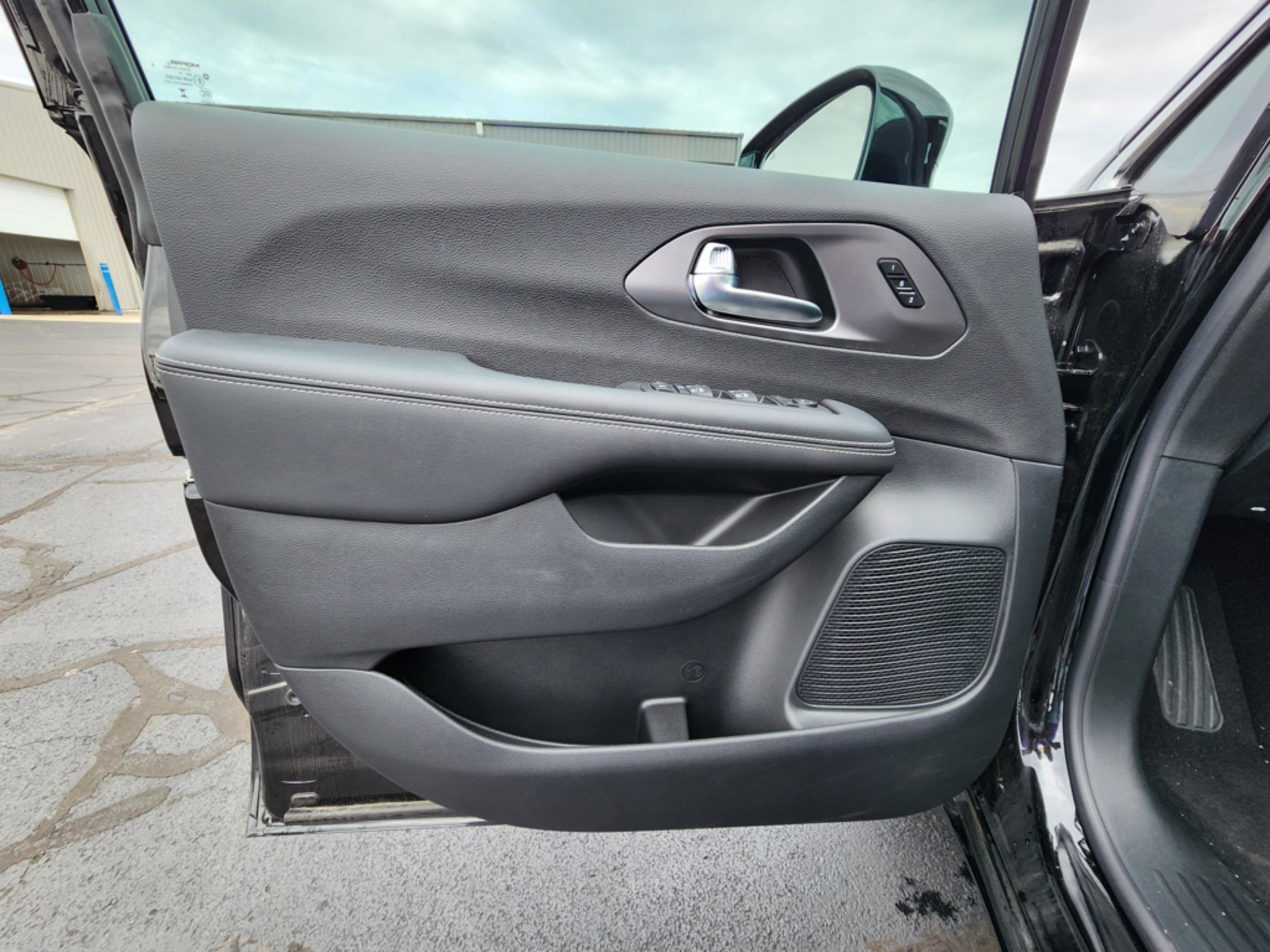 2026 Chrysler Pacifica Select - Photo 12