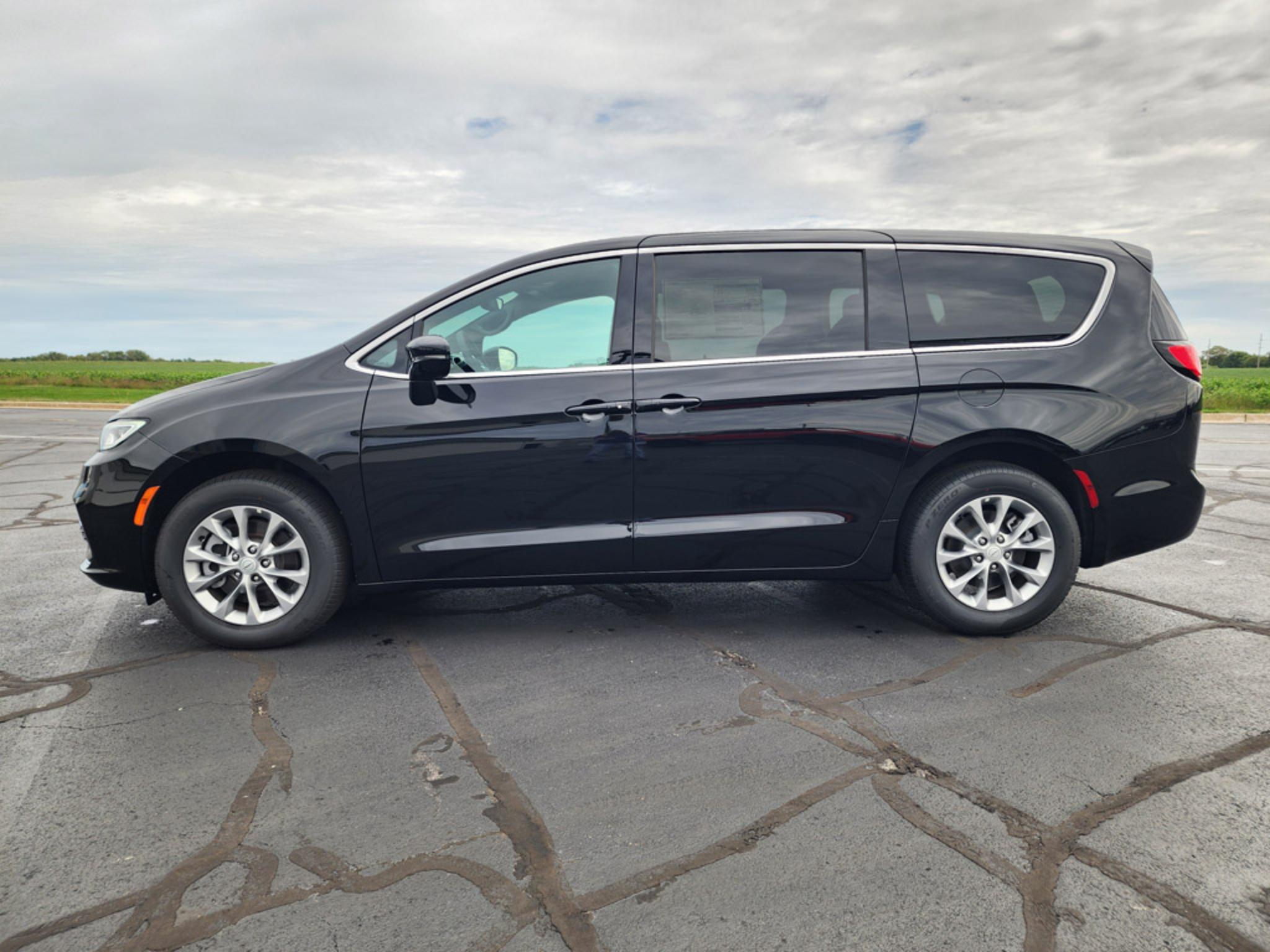 2026 Chrysler Pacifica Select - Photo 8