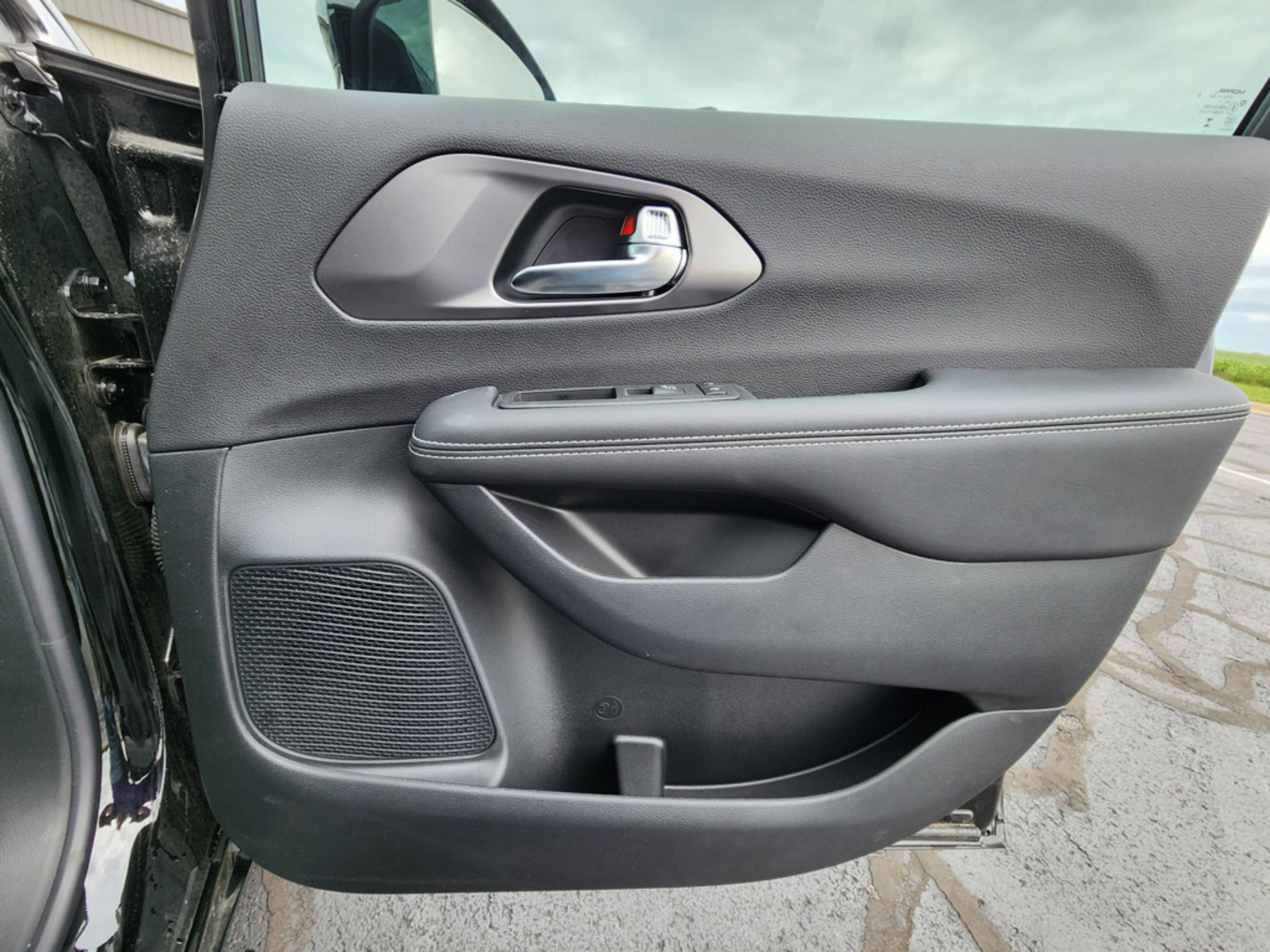 2026 Chrysler Pacifica Select - Photo 23