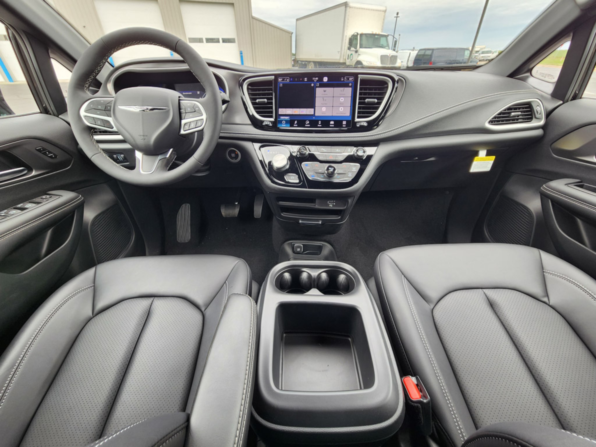 2026 Chrysler Pacifica Select - Photo 24
