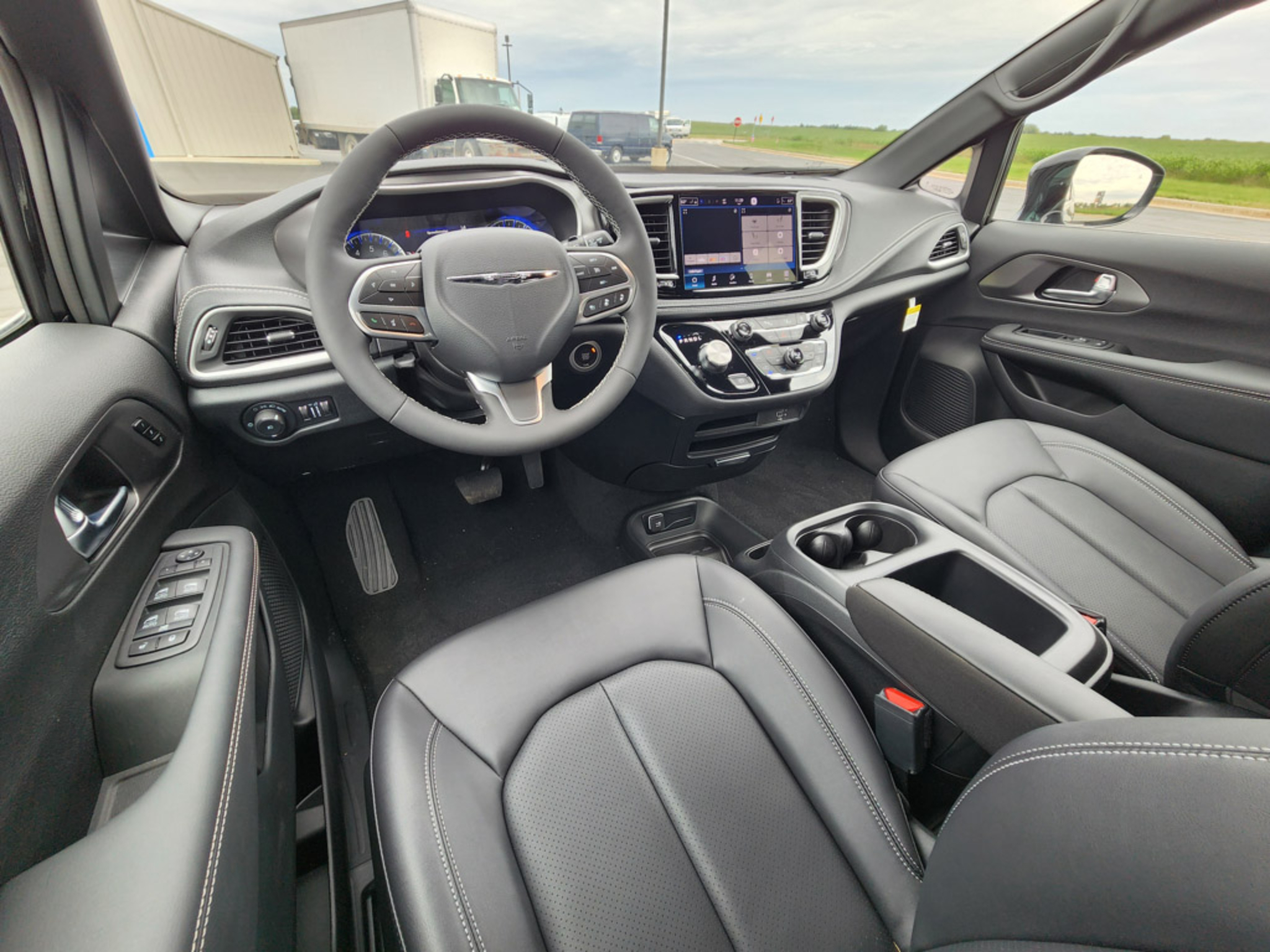 2026 Chrysler Pacifica Select - Photo 10