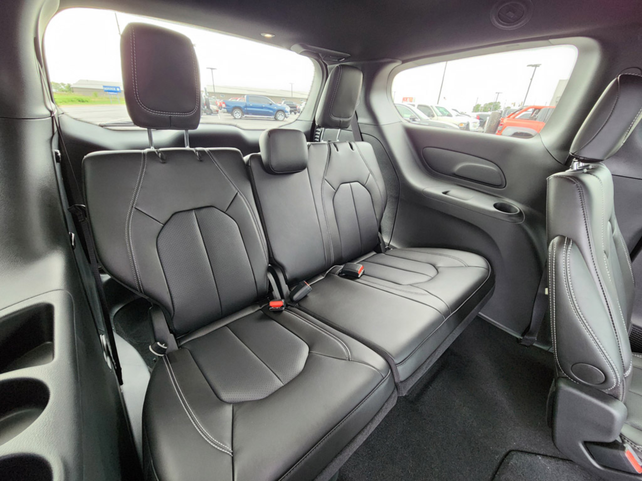 2026 Chrysler Pacifica Select - Photo 18