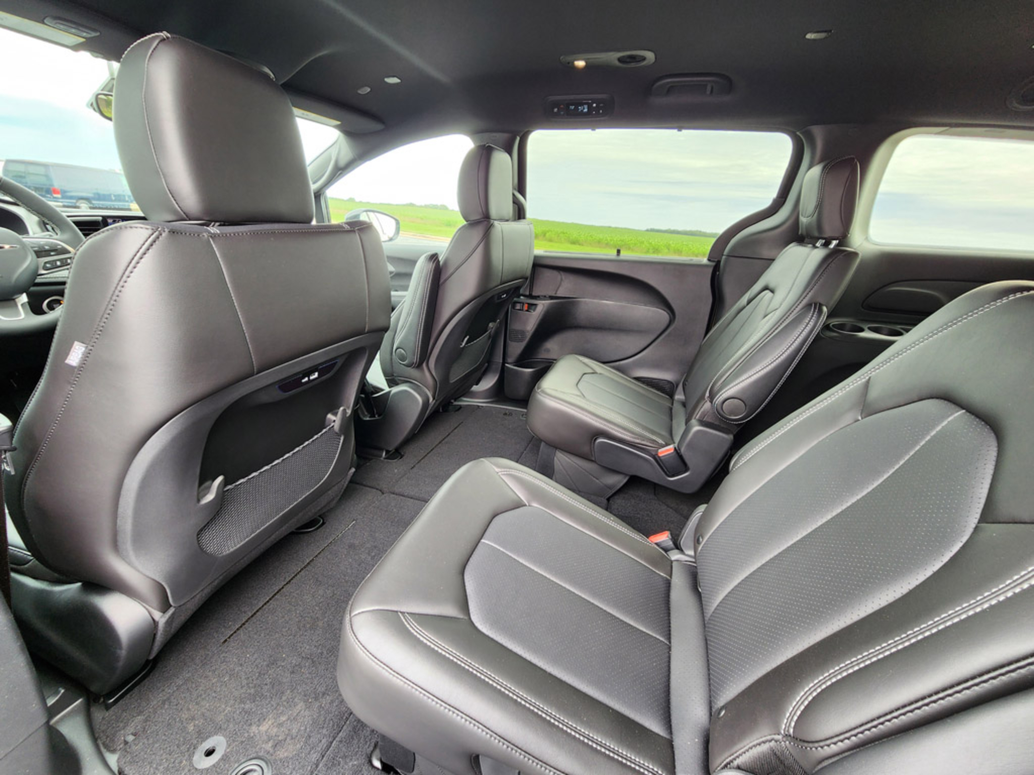 2026 Chrysler Pacifica Select - Photo 13