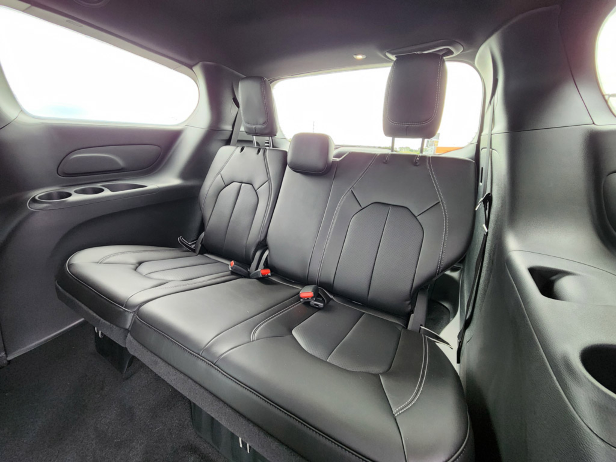 2026 Chrysler Pacifica Select - Photo 15