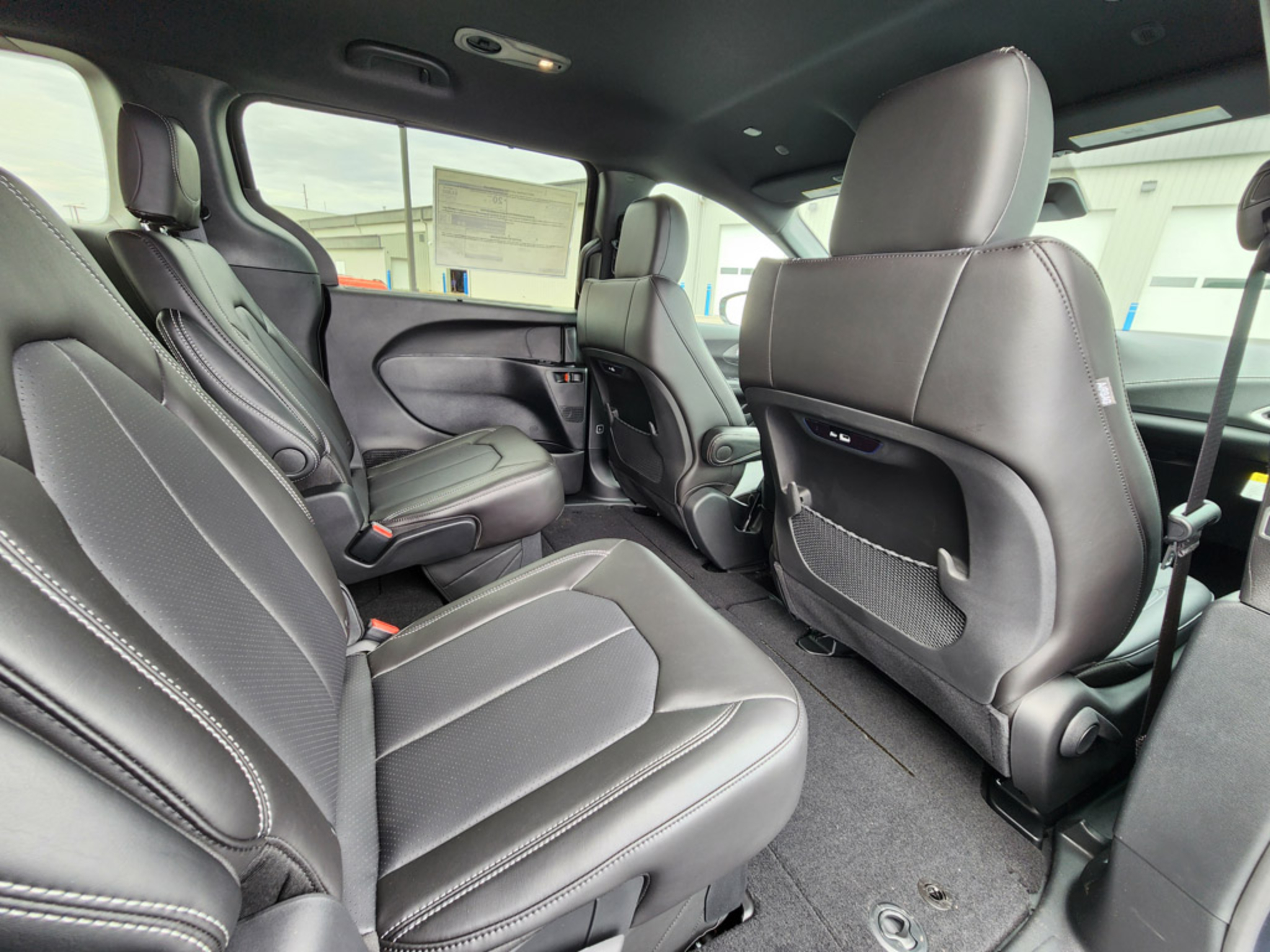 2026 Chrysler Pacifica Select - Photo 19
