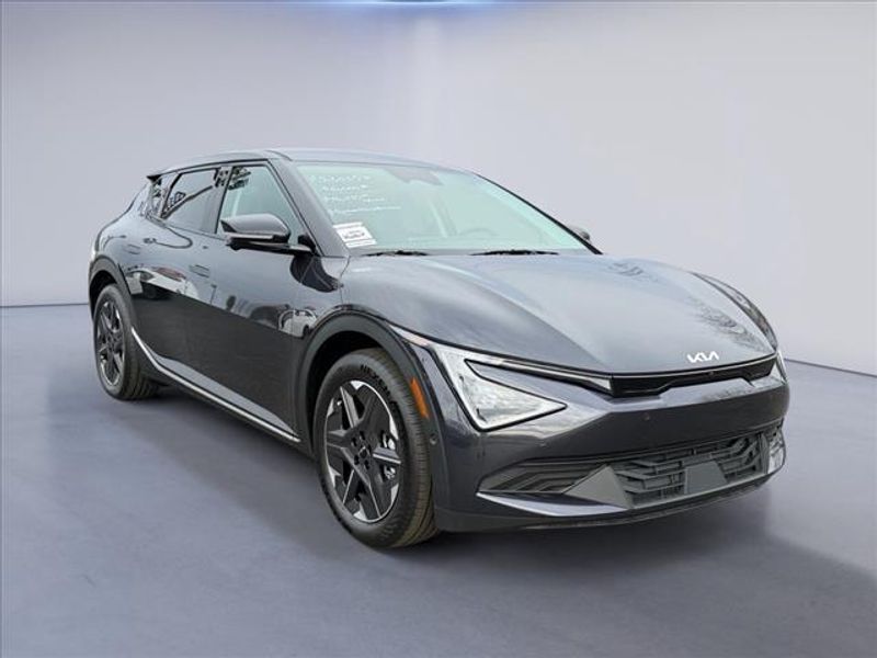 2025 Kia EV6 Light Long Range RWD