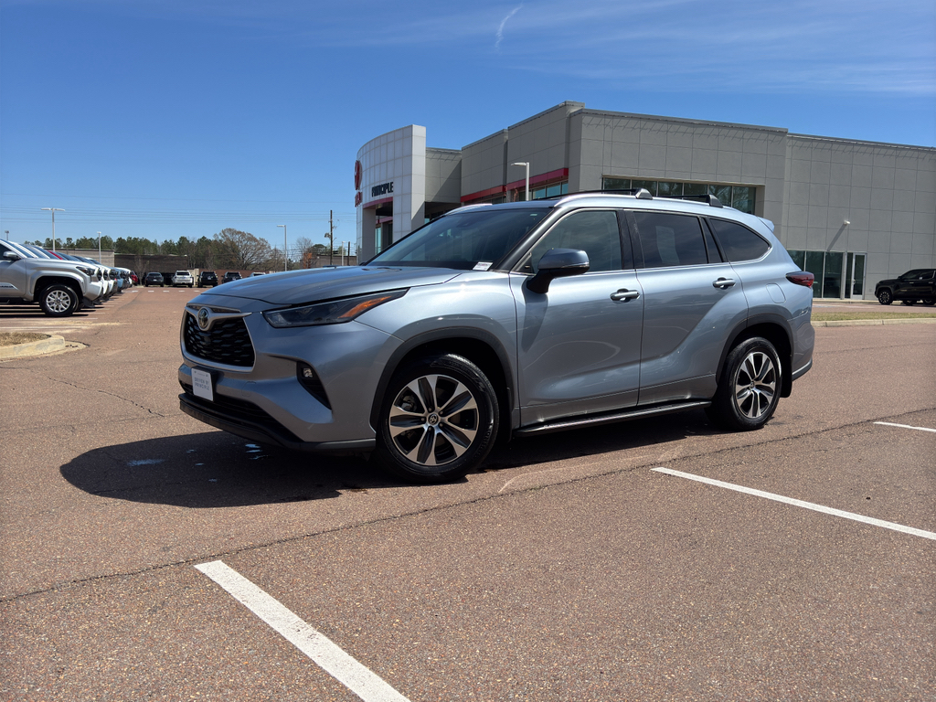 2021 Toyota Highlander XLE FWD