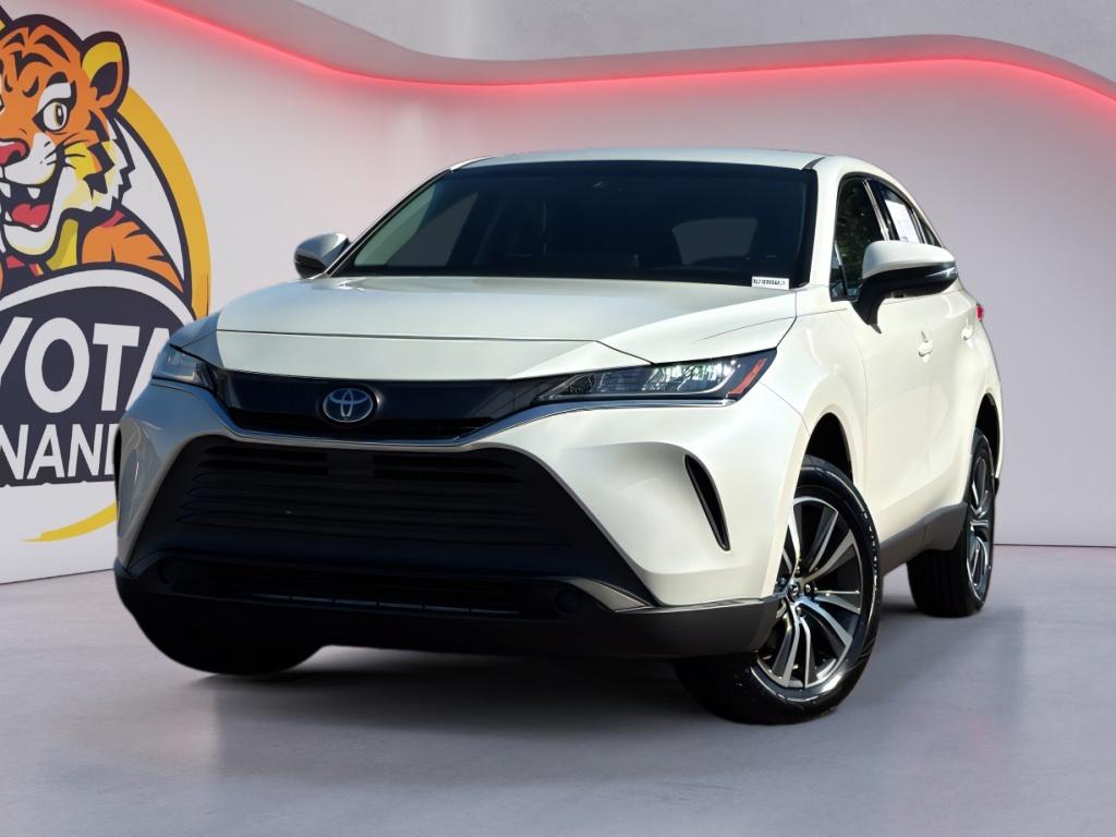 White (Blizzard Pearl) 2022 Toyota Venza LE AWD SUV / Crossover All-Wheel Drive Continuously Variable Transmission