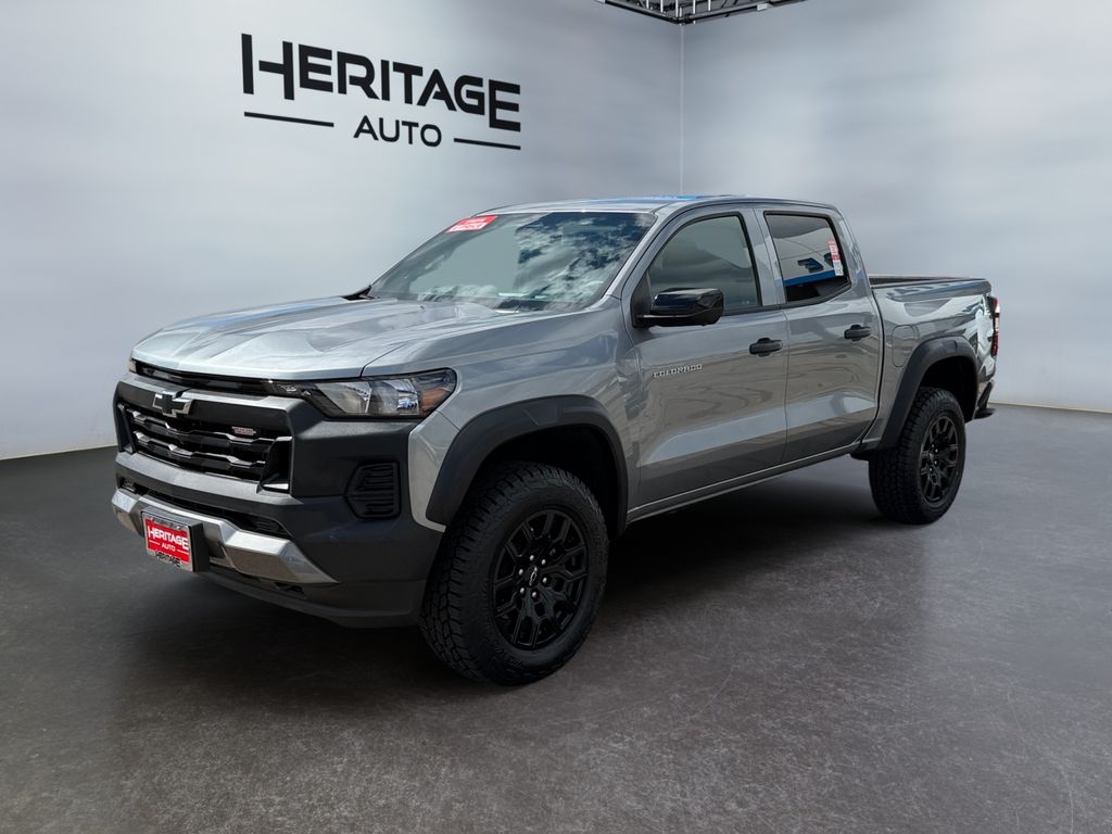 Sterling Gray Metallic 2024 Chevrolet Colorado Trail Boss Crew Cab 4WD Pickup Truck Four-Wheel Drive 8-Speed Automatic