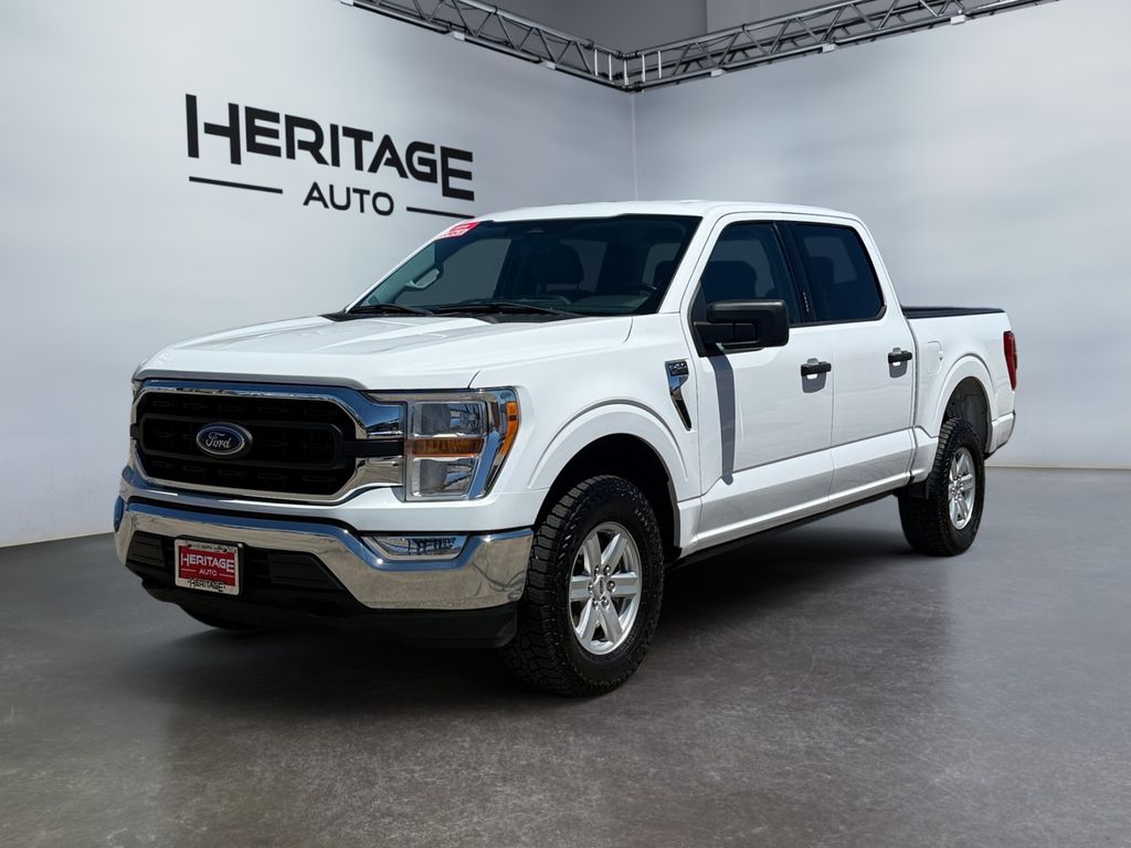 Oxford White 2022 Ford F-150 XLT SuperCrew 4WD Pickup Truck Four-Wheel Drive Automatic