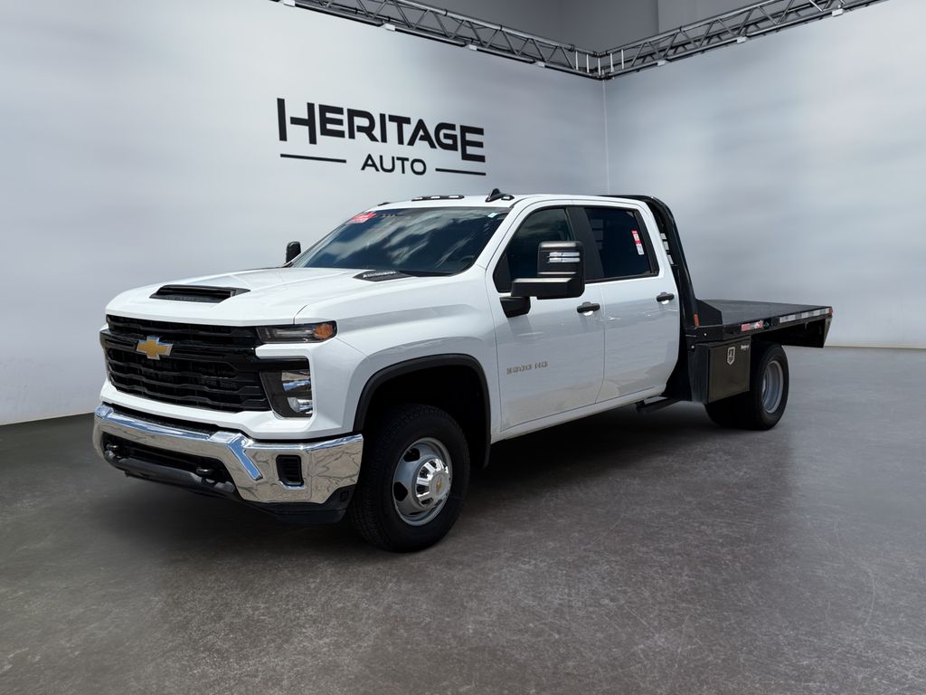 Summit White 2025 Chevrolet Silverado 3500HD Chassis Pickup Truck Four-Wheel Drive Automatic