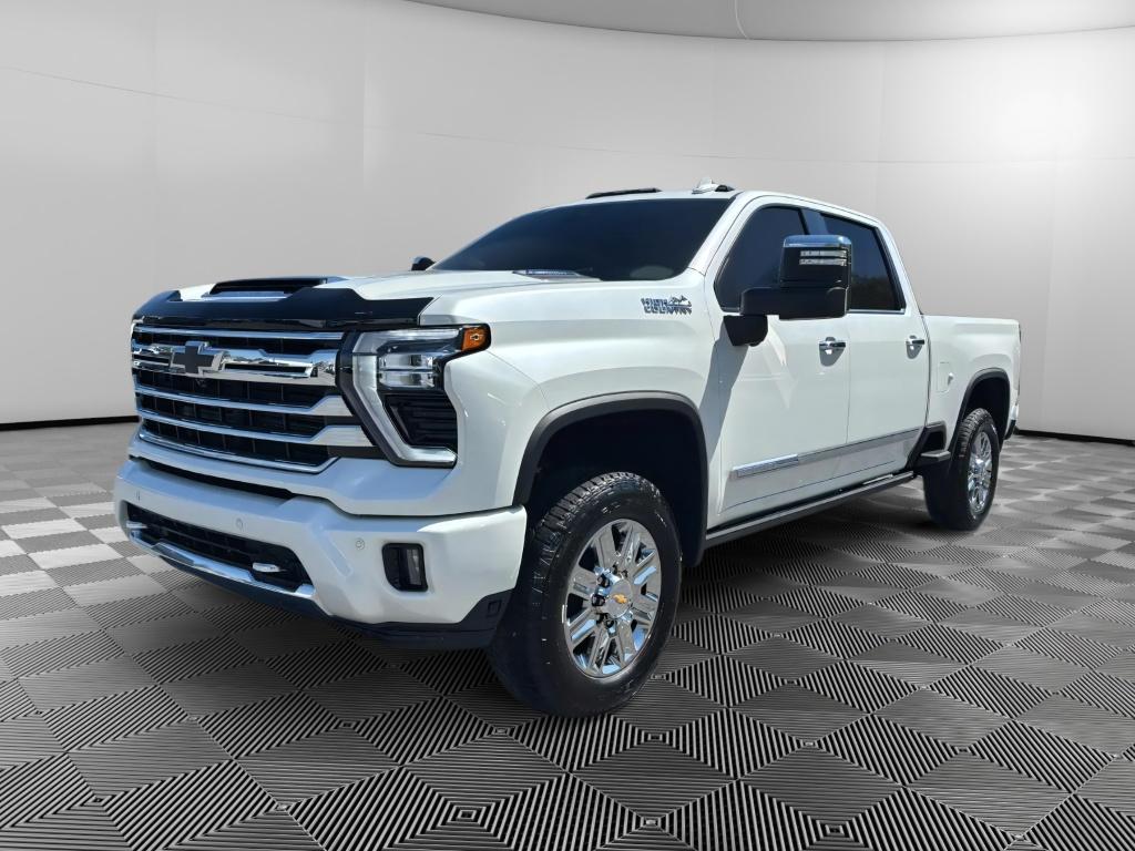 White (Iridescent Pearl Tricoat) 2024 Chevrolet Silverado 2500HD High Country Crew Cab 4WD Pickup Truck Four-Wheel Drive Automatic