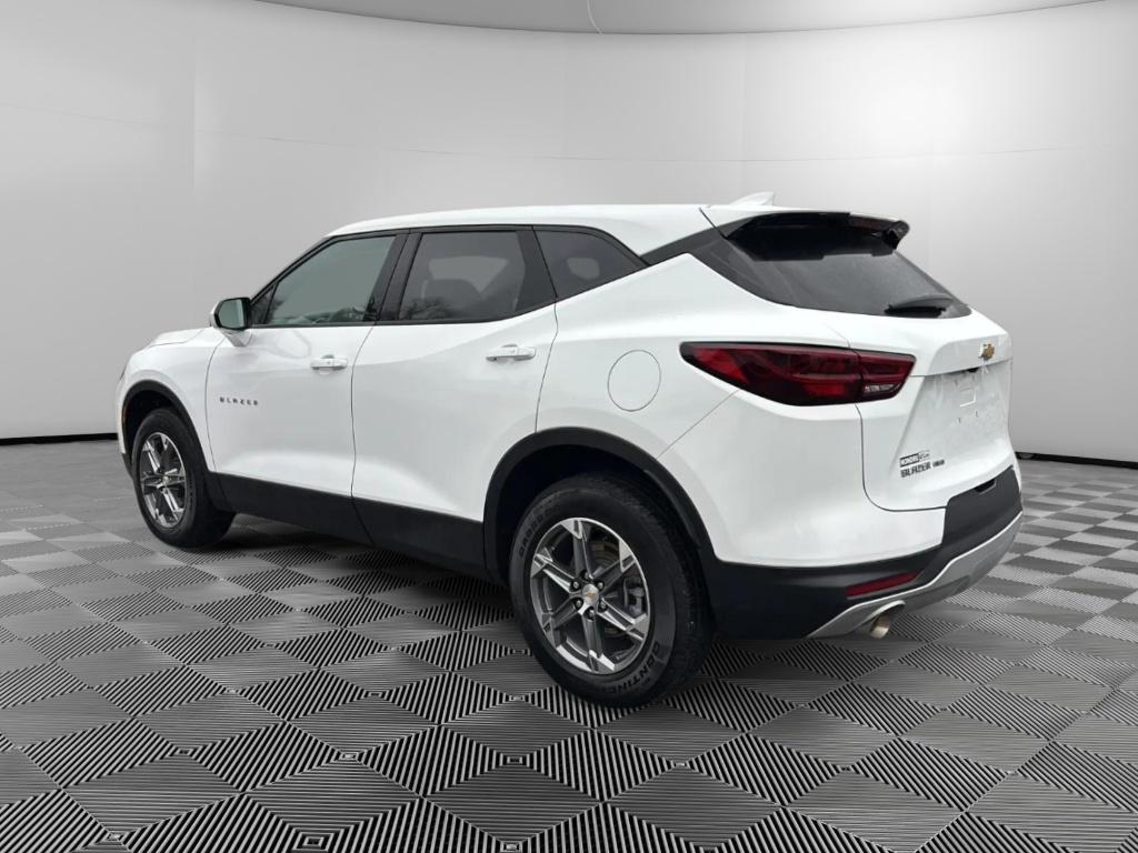 View vehicle photo 3