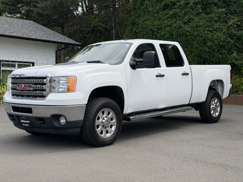 Summit White 2014 GMC Sierra 2500HD Pickup Truck Four-Wheel Drive 6-Speed Automatic