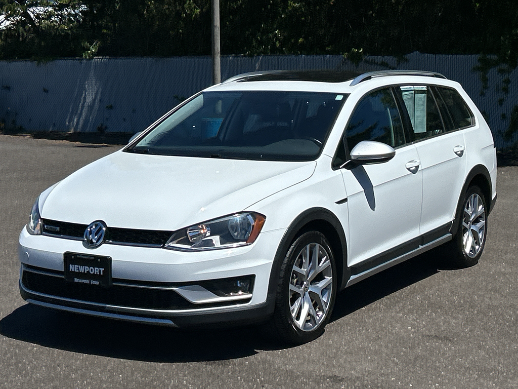 Pure White 2017 Volkswagen Golf Alltrack Wagon All-Wheel Drive 6-Speed Automatic