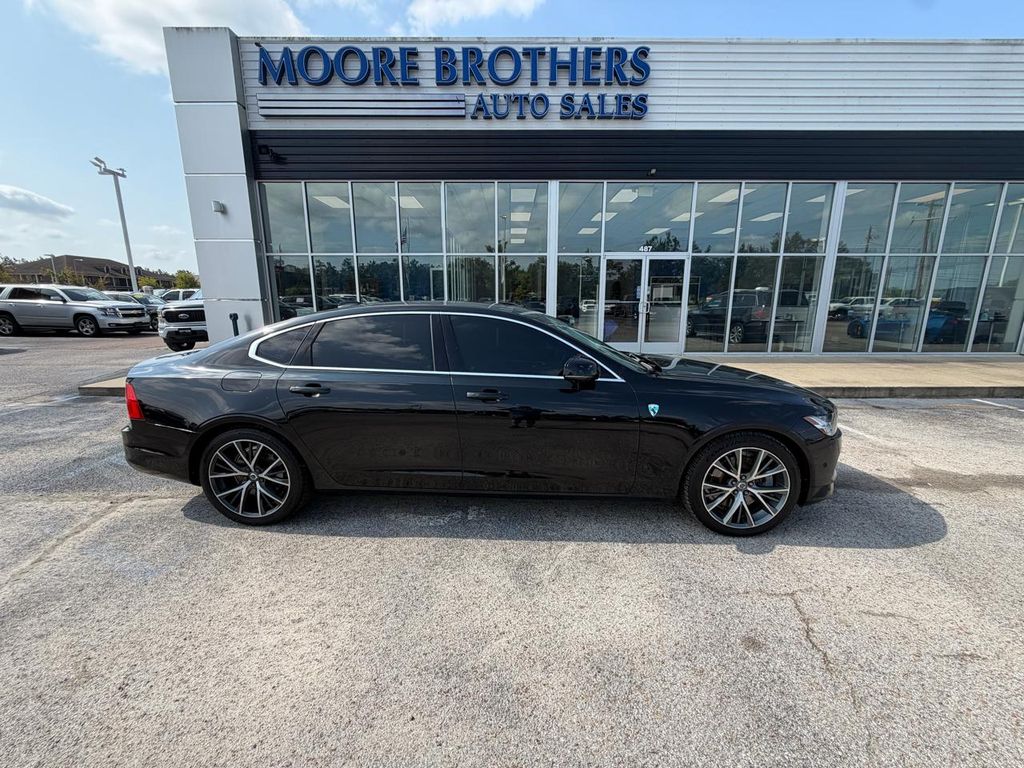 2018 Volvo S90 T6 Momentum AWD