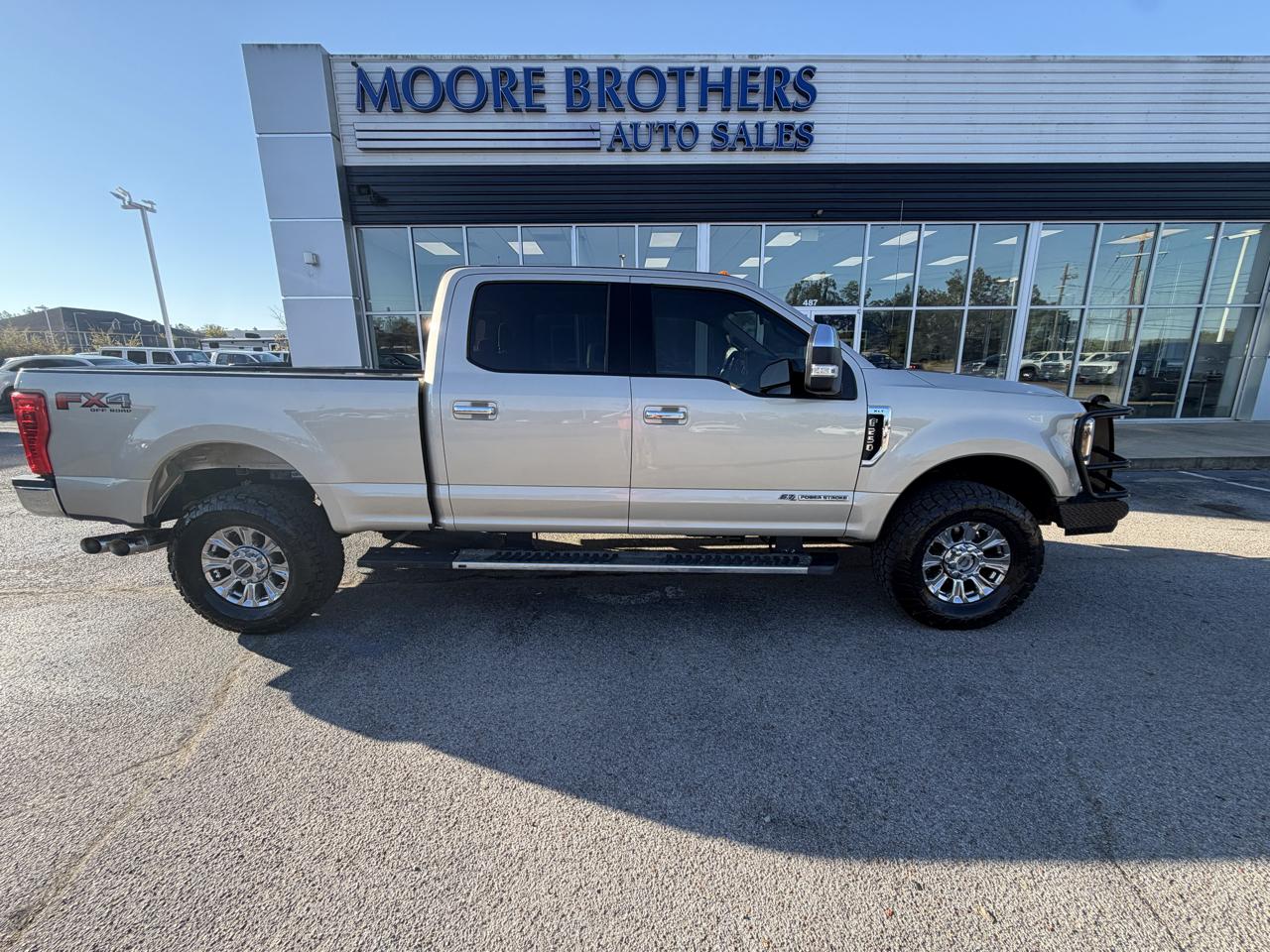 White Gold Metallic 2018 Ford F-250 Super Duty Pickup Truck Four-Wheel Drive 6-Speed Automatic