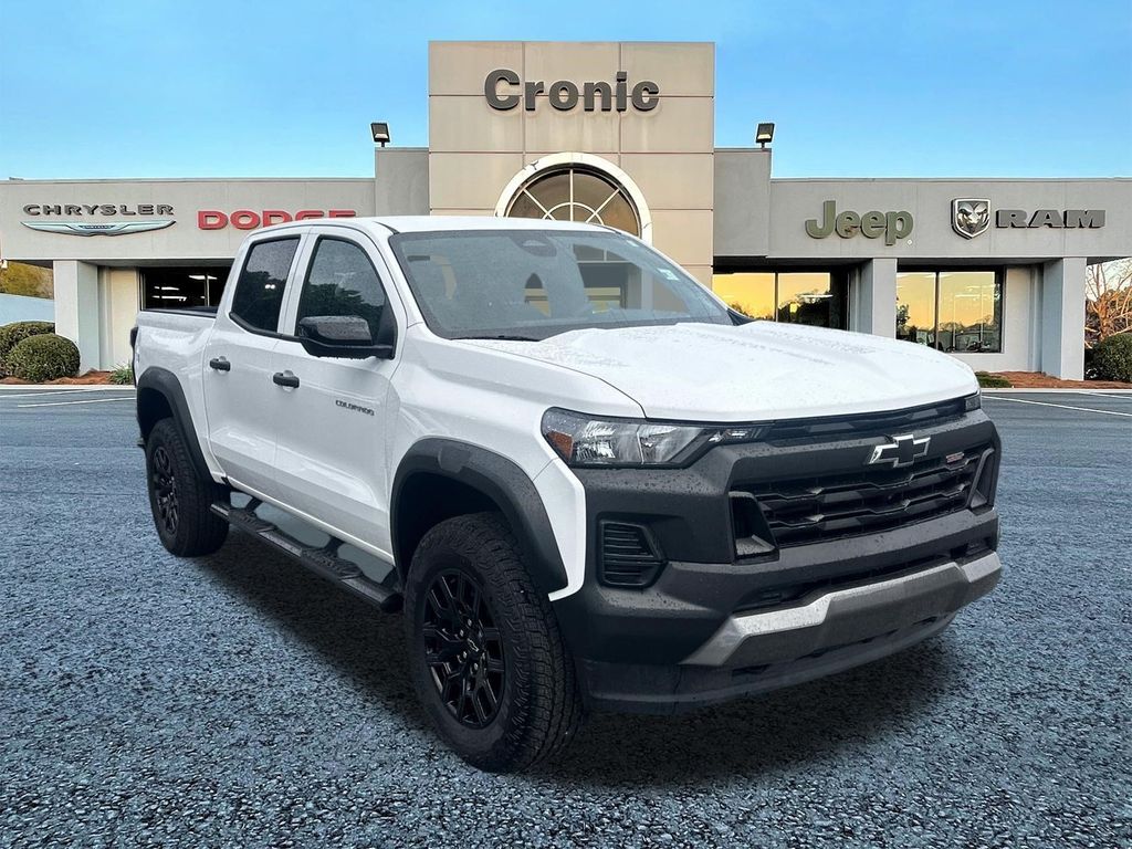 SUMMIT WHITE 2024 Chevrolet Colorado Pickup Truck Four-Wheel Drive 8-Speed Automatic