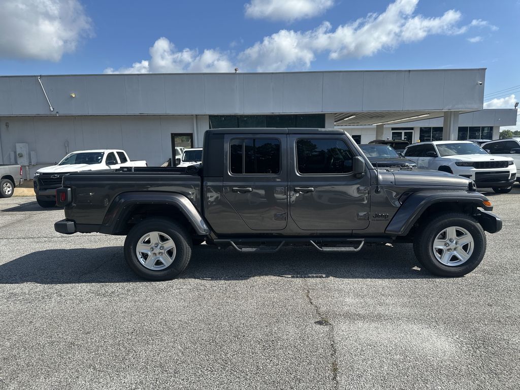 2022 Jeep Gladiator Sport S Crew Cab 4WD