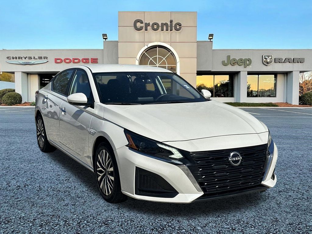 Pearl White Tricoat 2023 Nissan Altima 2.5 SV FWD Sedan Front-Wheel Drive Continuously Variable Transmission