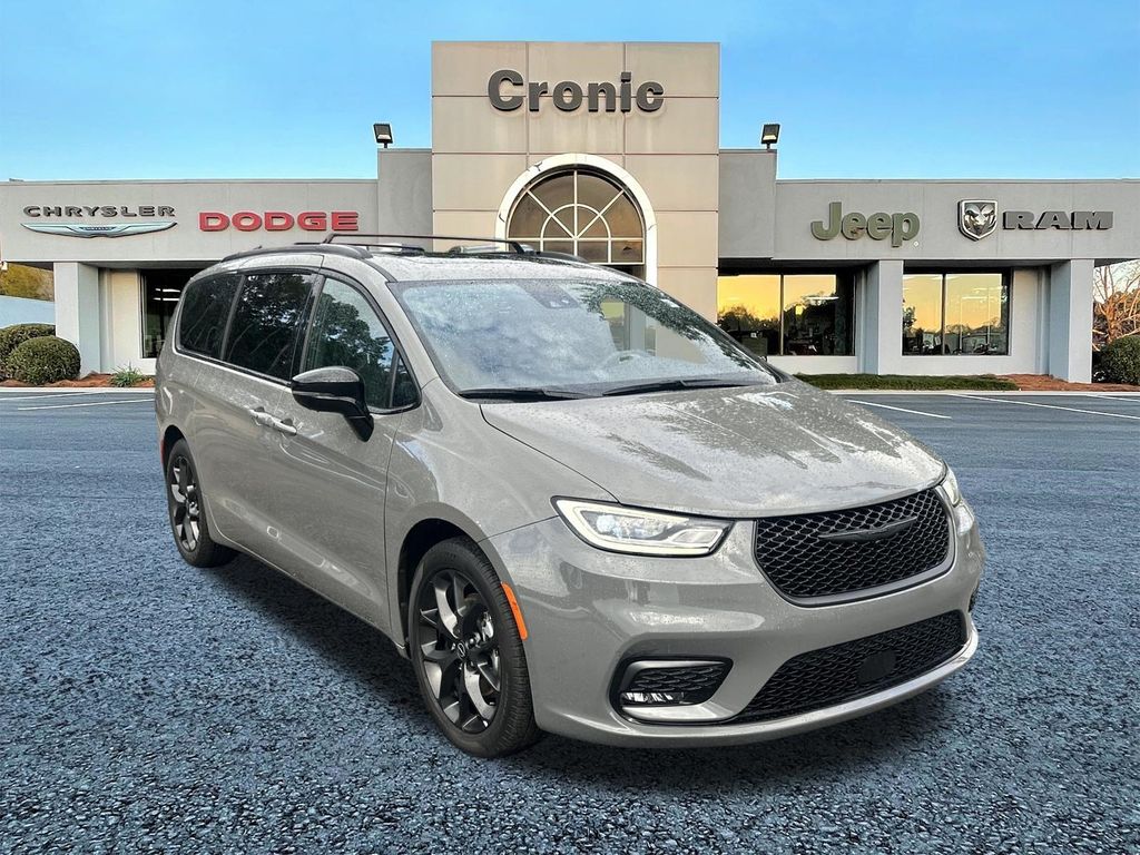 Ceramic Gray Clearcoat 2025 Chrysler Pacifica Minivan Front-Wheel Drive 9-Speed Automatic