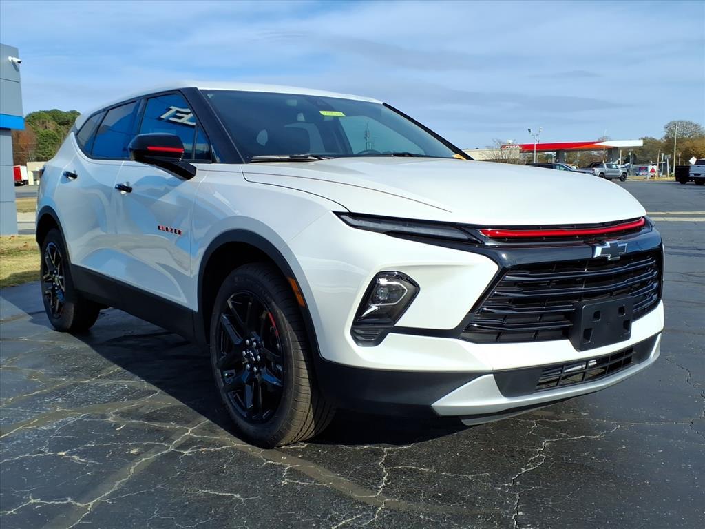 White (IRIDESCENT PEARL TRICOAT) 2025 Chevrolet Blazer SUV / Crossover 9-Speed Automatic