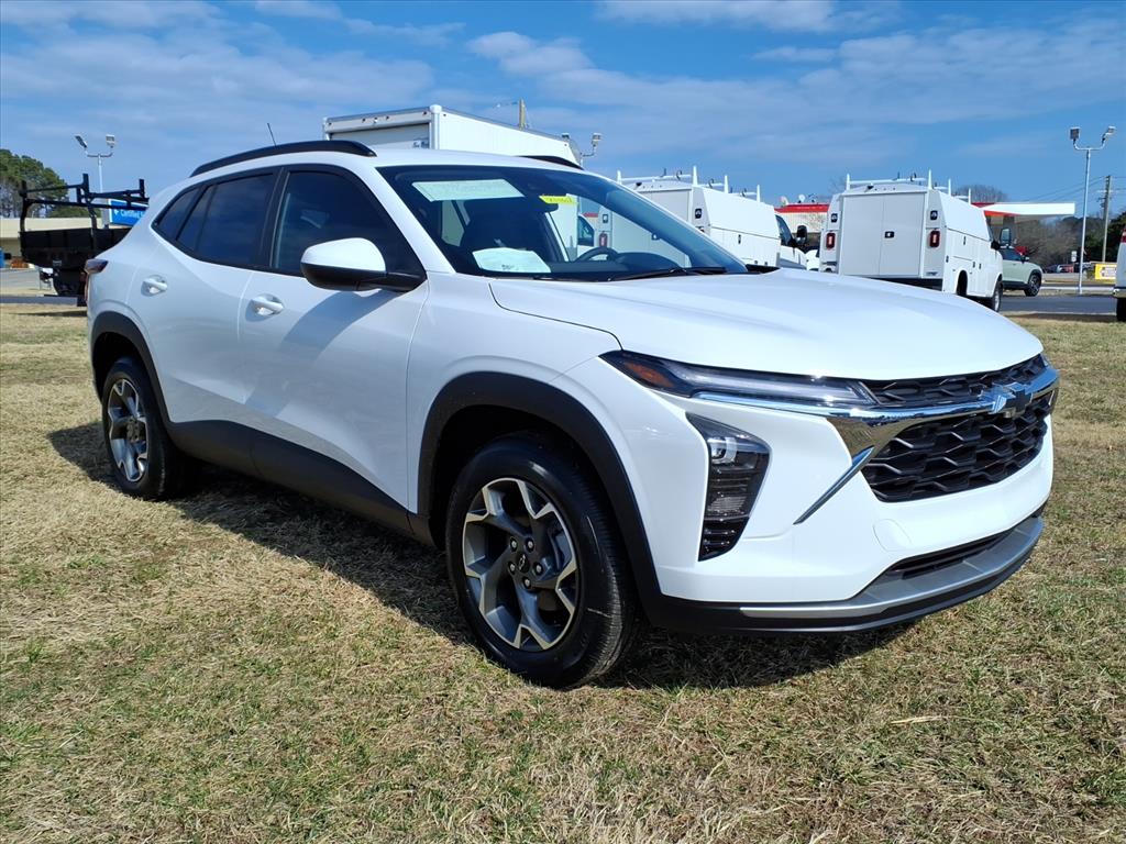 SUMMIT WHITE 2026 Chevrolet Trax LT FWD SUV / Crossover Front-Wheel Drive 6-Speed Automatic